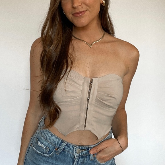 Beige Hook and Eye Enclosure Corset - Picture 3 of 3